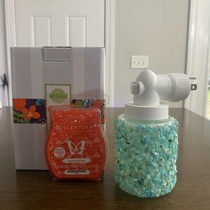 NEW! Scentsy Mosaic Plug-In Warmer with Ruby Nectarine Wax